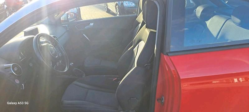 Gebraucht Audi A1 105 PS (77 kW) 2011 Rot Kleinwagen