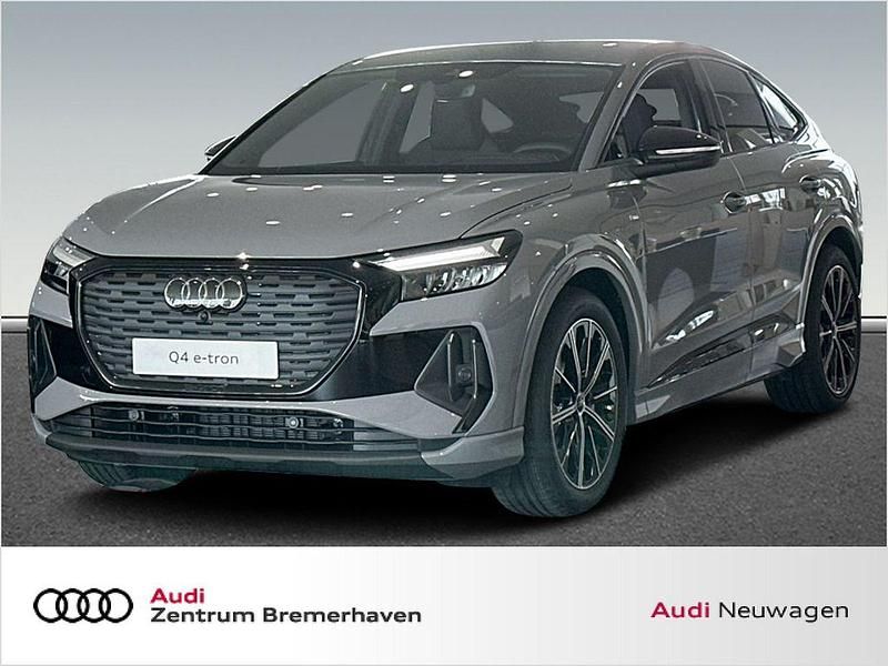 Grau Neu 2025 Audi Q4 Sportback e-tron Sport SUV | 57.440 € (Superpreis) - Bild 1/4
