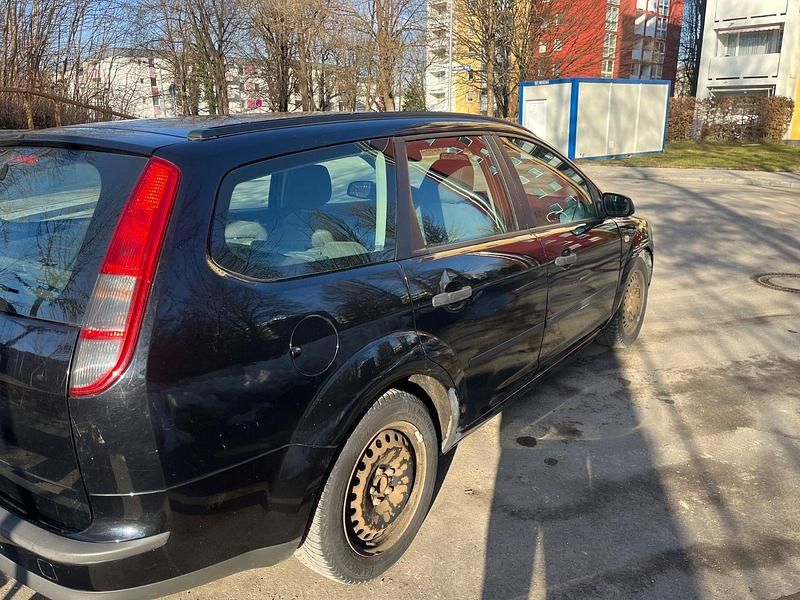 Gebraucht Ford Focus Trend 101 PS (74 kW) 2006 Schwarz Kombi