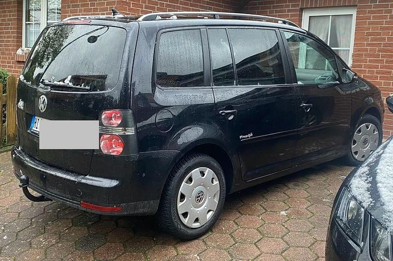 Schwarz Gebraucht 2009 VW Touran Freestyle Van / Kleinbus | 4.500 € (Guter Preis) - Bild 1/4