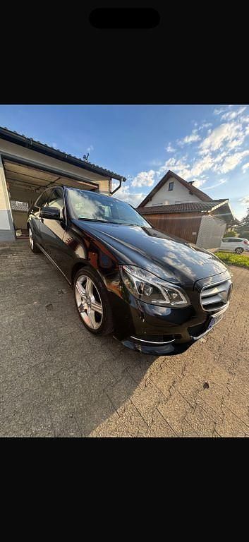 Schwarz Gebraucht 2013 Mercedes E500 Avantgarde Limousine | 21.000 € (Fairer Preis) - Bild 1/4