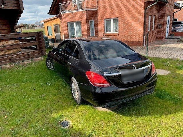Gebraucht Mercedes C180 156 PS (114 kW) 2016 Schwarz Limousine
