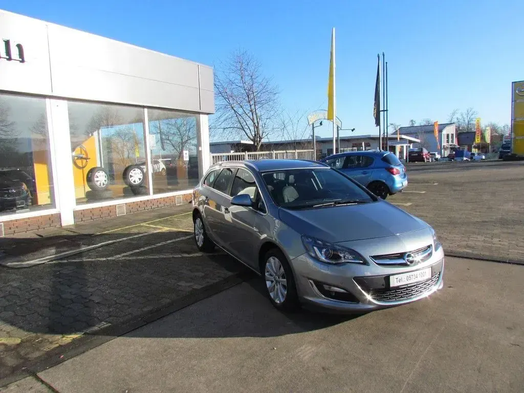 Gebraucht Opel Astra Innovation 140 PS (102 kW) 2013 Silber Kombi