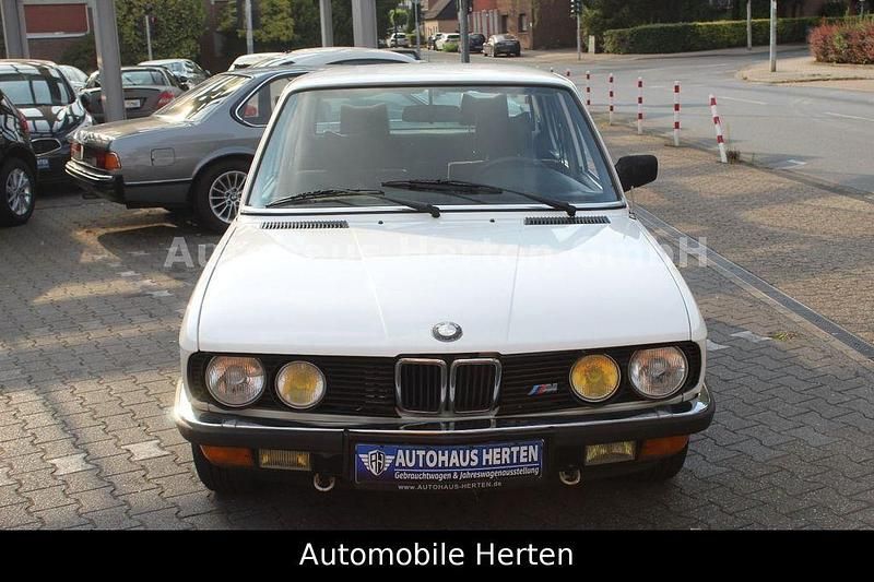 Gebraucht BMW 520 125 PS (91 kW) 1984 Alpin weiss Limousine