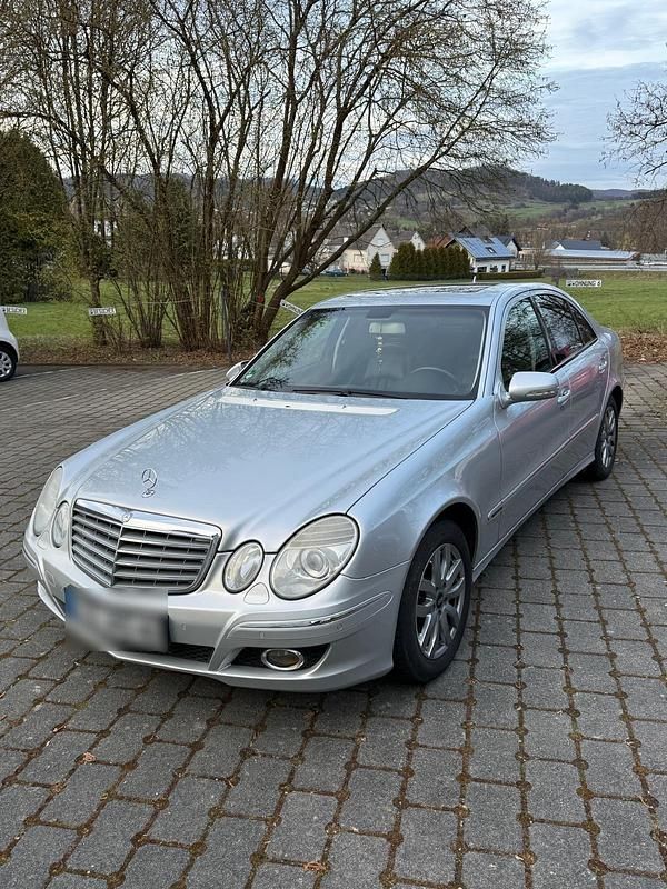 Gebraucht Mercedes E280 224 PS (164 kW) 2009 Silber Limousine