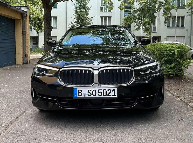 Schwarz Gebraucht 2022 BMW 530e Luxury Line Limousine | 32.500 € (Superpreis) - Bild 1/4