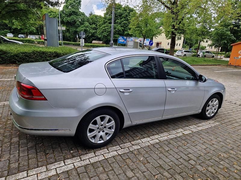 Gebraucht VW Passat 160 PS (117 kW) 2011 Grau Limousine