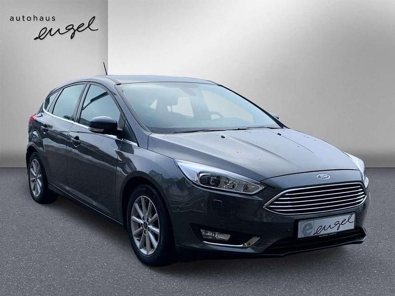 Gebraucht Ford Focus Titanium 125 PS (91 kW) 2018 Grau Limousine