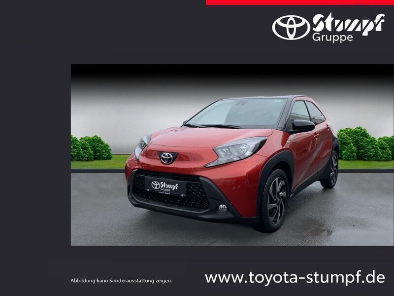 Chilli red / schwarz Gebraucht 2024 Toyota Aygo Team Kleinwagen | 18.990 € (Etwas zu teuer) - Bild 1/4