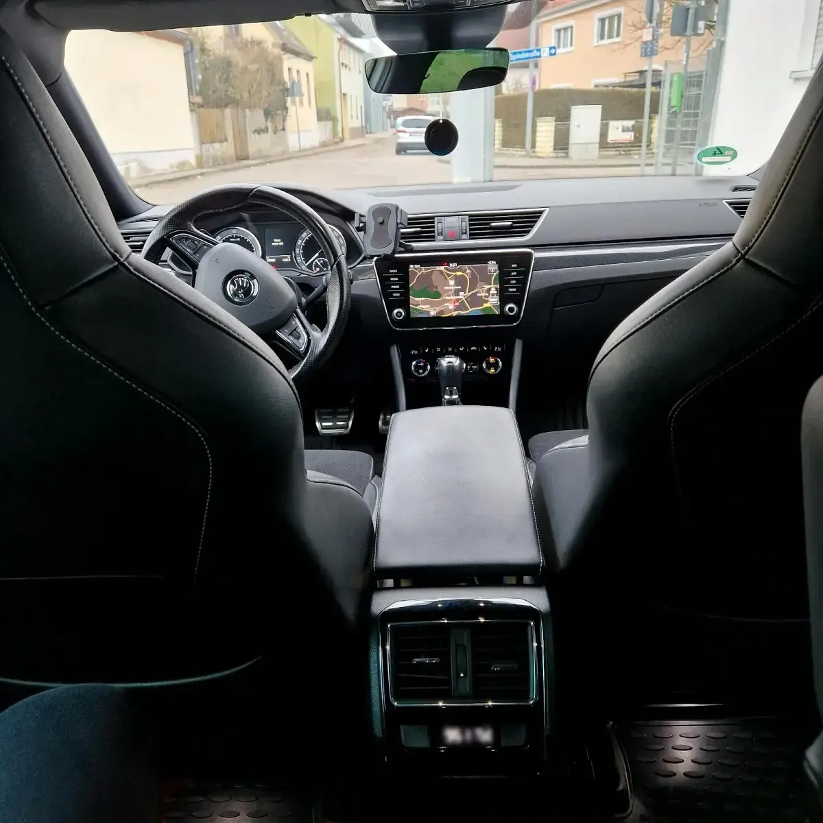Gebraucht Skoda Superb LAURIN & KLEMENT 190 PS (139 kW) 2018 Weiß Kombi