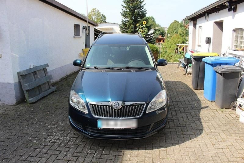 Blau Gebraucht 2014 Skoda Roomster Plus Edition Kombi | 5.500 € (Fairer Preis) - Bild 1/4