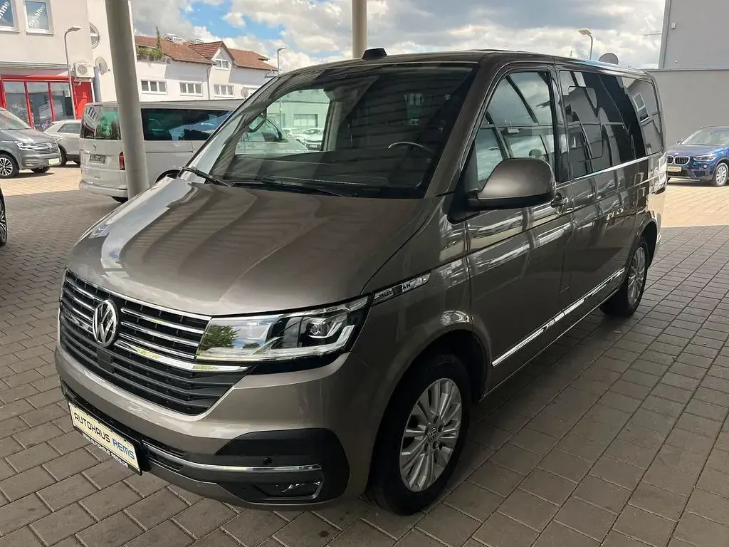 Gebraucht VW Multivan 150 PS (110 kW) 2021 Mojavebeige Van / Kleinbus