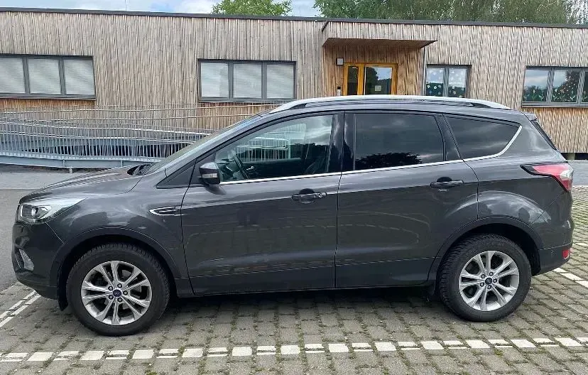 Gebraucht Ford Kuga Titanium 150 PS (110 kW) 2017 Braun SUV