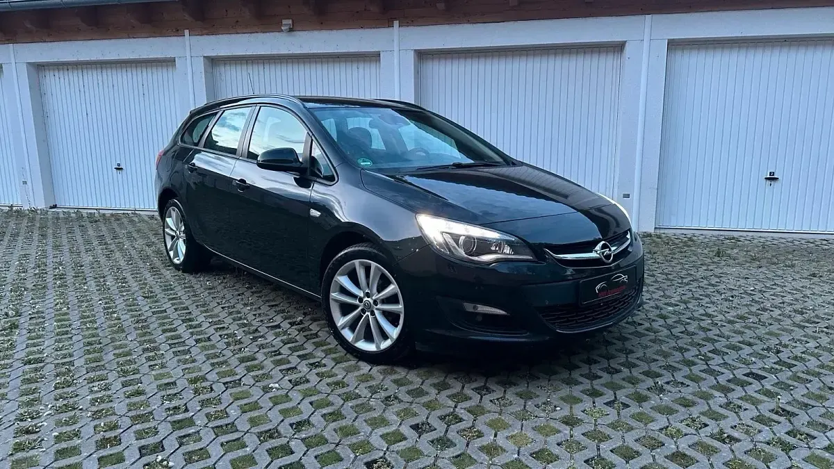 Gebraucht Opel Astra 140 PS (102 kW) 2015 Grau Kombi