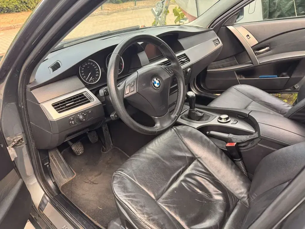 Gebraucht BMW 525 Sport Line 177 PS (130 kW) 2005 Grau Kombi