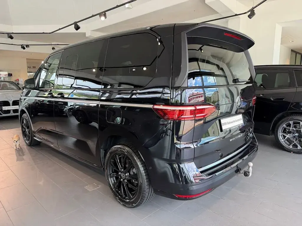 Gebraucht VW Multivan Style 150 PS (110 kW) 2025 Deep black perleffekt Van / Kleinbus