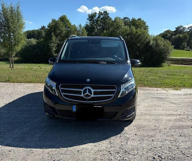 Schwarz Gebraucht 2016 Mercedes V250 Avantgarde Van / Kleinbus | 32.999 € (Superpreis) - Bild 1/4