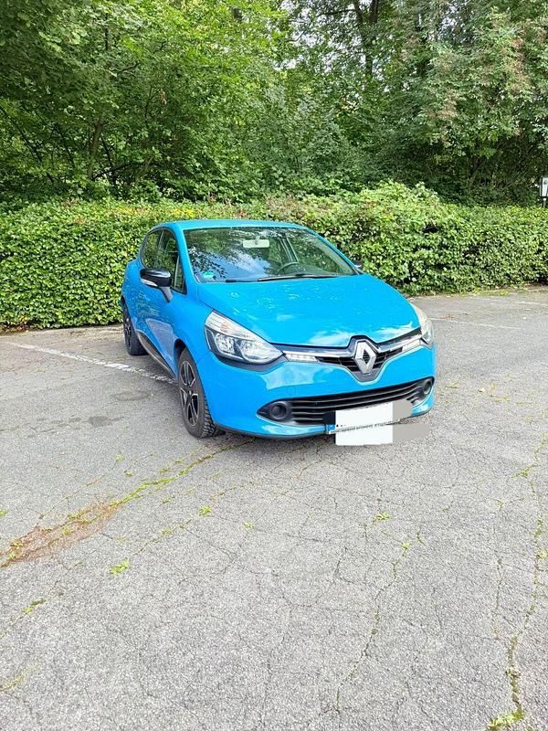 Blau Gebraucht 2013 Renault Clio IV Dynamique Limousine | 5.900 € (Guter Preis) - Bild 1/4
