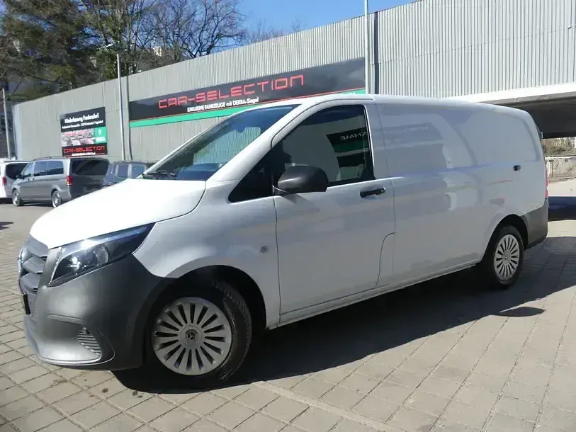 Gebraucht Mercedes Vito 163 PS (119 kW) 2024 Arktikweiss Van