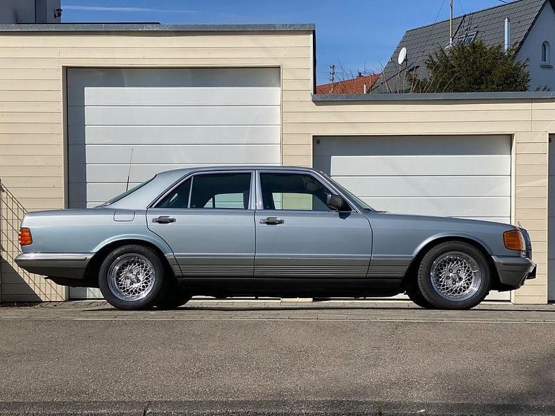 Blau Gebraucht 1983 Mercedes S500 SE Limousine | 8.999 € - Bild 1/4