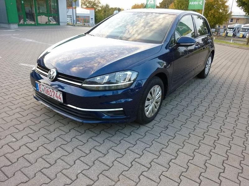 Blau Gebraucht 2020 VW Golf VII Trendline Limousine | 8.500 € (Guter Preis) - Bild 1/4