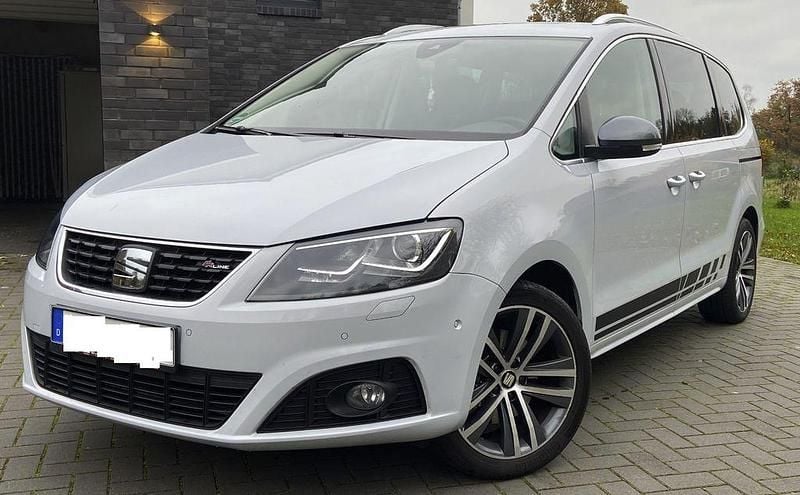 Weiß Gebraucht 2023 Seat Alhambra FR-Line Van / Kleinbus | 38.500 € (Teuer) - Bild 1/4