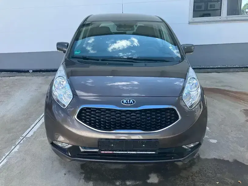 Gebraucht Kia Venga Spirit 125 PS (91 kW) 2017 Sandbeige met. Kleinwagen