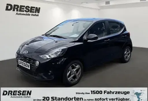 Gebraucht Hyundai i10 Trend 67 PS (49 kW) 2023 Schwarz Kleinwagen