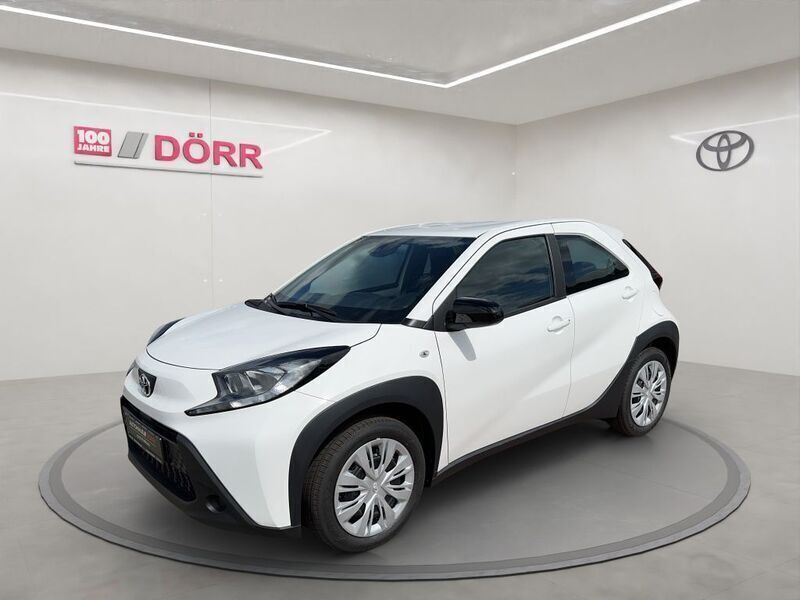 Schneeweiß Neu 2024 Toyota Aygo Business Edition Kleinwagen | 16.790 € - Bild 1/4