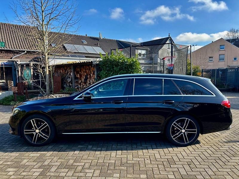 Gebraucht Mercedes E220 Avantgarde 194 PS (142 kW) 2016 Schwarz Kombi