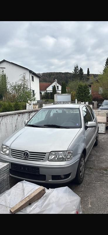 Grau Gebraucht 2000 VW Polo Kleinwagen | 750 € (Guter Preis) - Bild 1/4