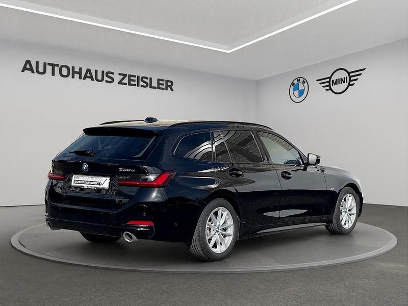 Gebraucht BMW 330e 184 PS (135 kW) 2022 Schwarz Kombi