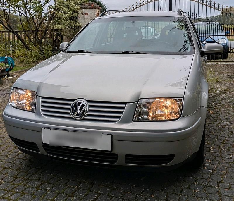 Silber Gebraucht 1999 VW Bora Limousine | 1.950 € (Fairer Preis) - Bild 1/4