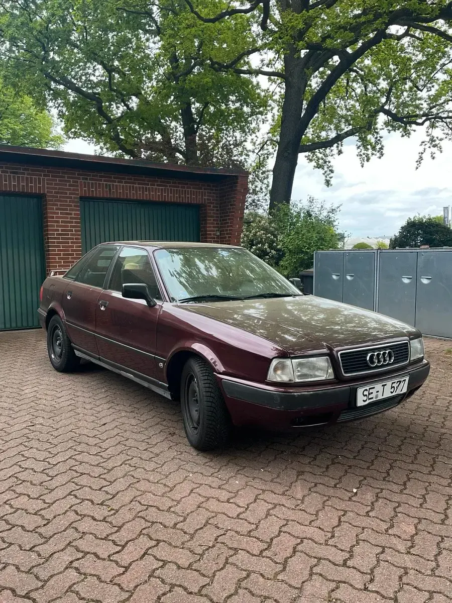 Używany Audi 80 90 KM (66 kW) 1994 Czerwony Sedan/Limuzyna