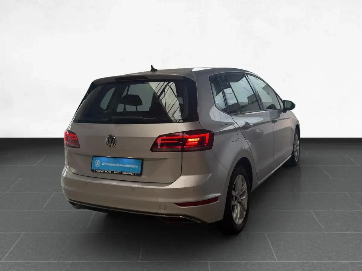 Gebraucht VW Golf VII Comfortline 116 PS (85 kW) 2020 Silber Van / Kleinbus
