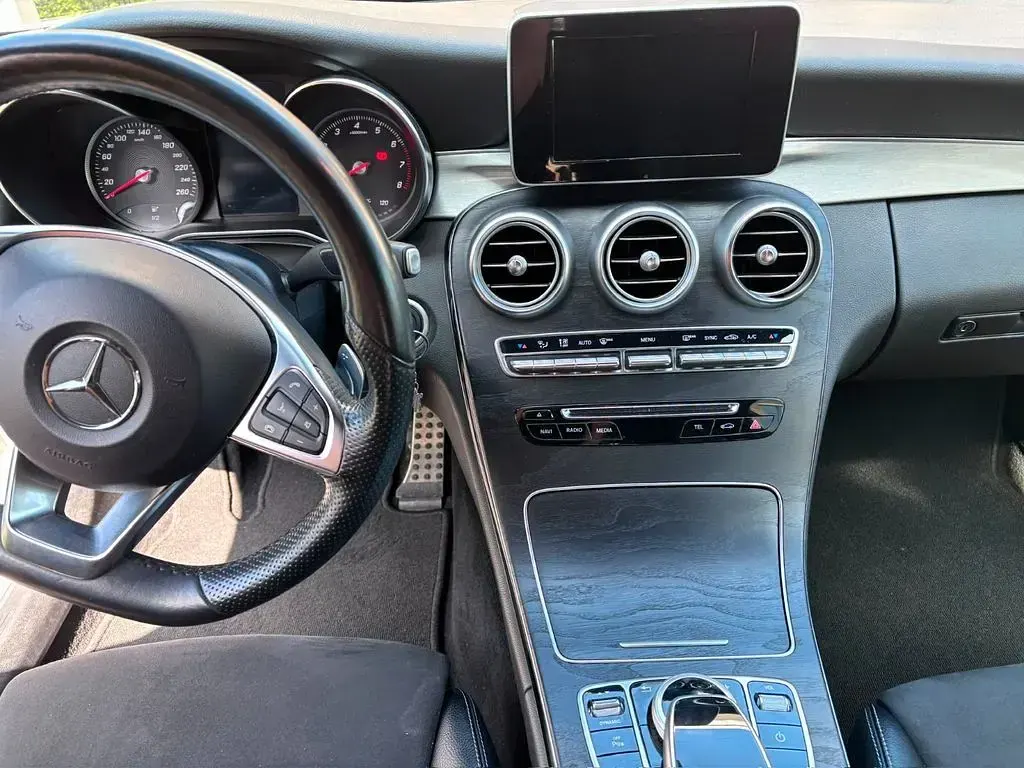 Gebraucht Mercedes C200 184 PS (135 kW) 2017 Weiß Coupé