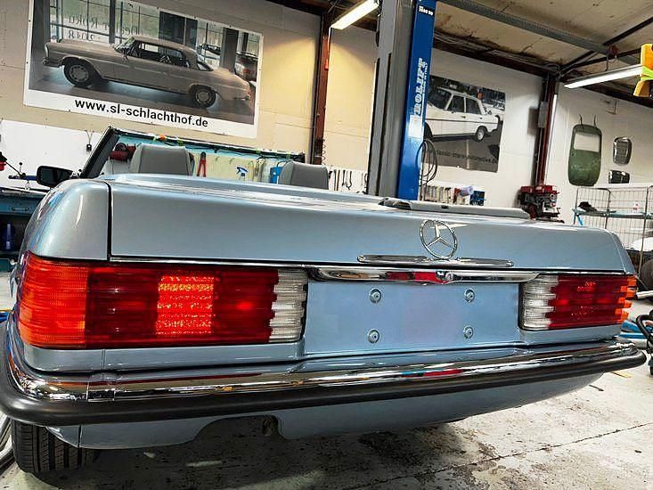 Gebraucht Mercedes 560 245 PS (180 kW) 1988 Blau Cabrio