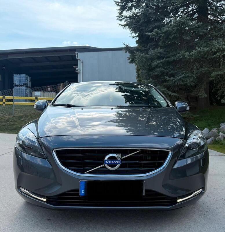 Grau Gebraucht 2013 Volvo V40 Kombi | 9.800 € (Fairer Preis) - Bild 1/4