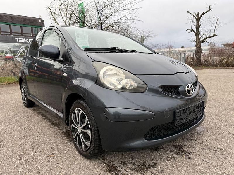 Gebraucht Toyota Aygo 68 PS (50 kW) 2006 Grau Kleinwagen