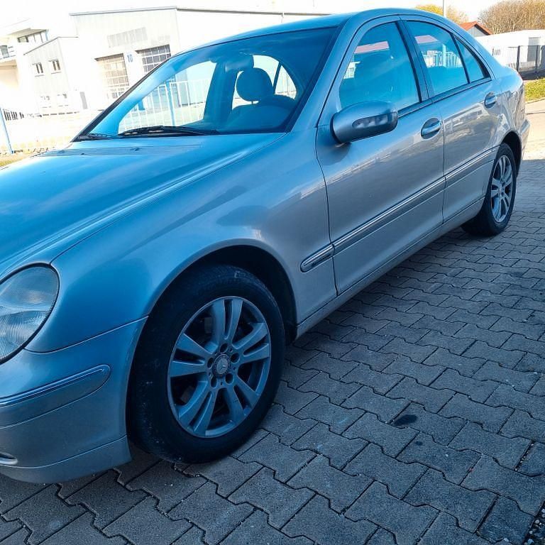 Gebraucht Mercedes C180 Avantgarde 143 PS (105 kW) 2003 Silber Limousine