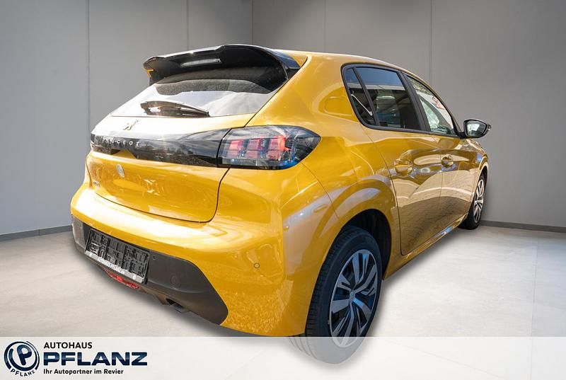 Gebraucht Peugeot 208 Active 101 PS (74 kW) 2024 Gelb Kleinwagen