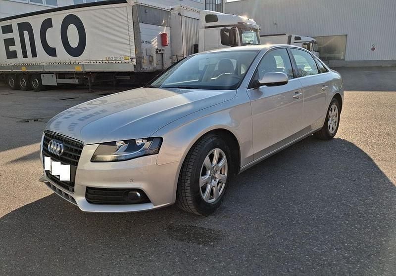 Usata Audi A4 Attraction 120 CV (88 kW) 2011 Argento Berlina