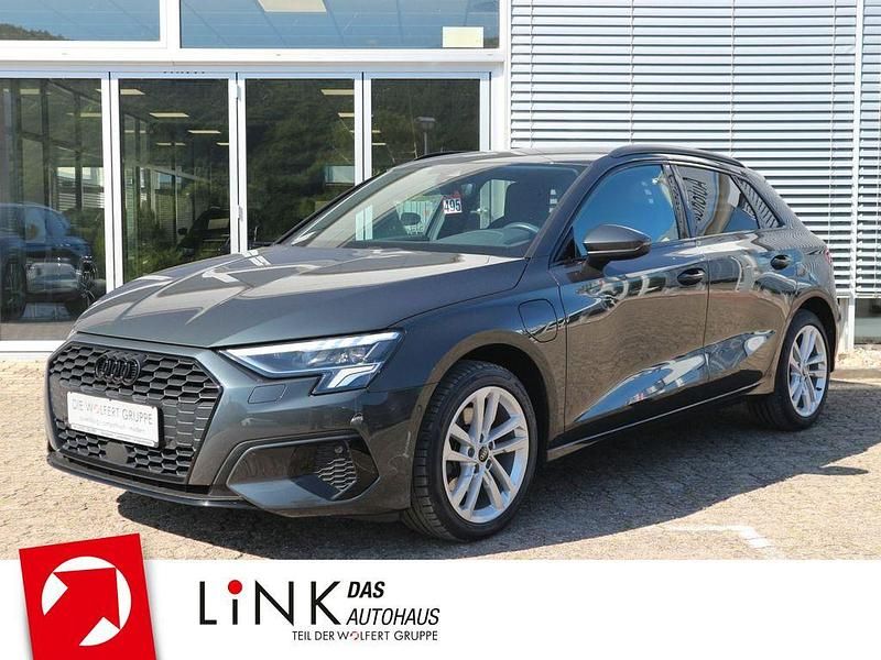 Manhattangrau metallic Gebraucht 2021 Audi A3 Advanced Limousine | 20.850 € (Superpreis) - Bild 1/4