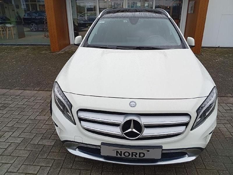 Weiß Gebraucht 2016 Mercedes GLA180 SUV | 16.950 € (Fairer Preis) - Bild 1/4