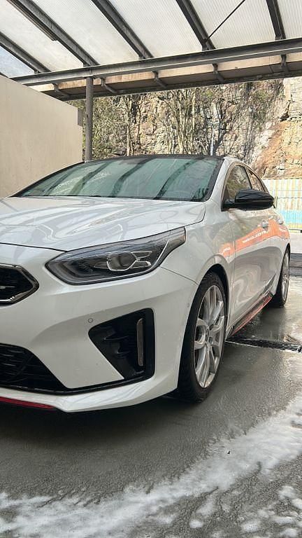 Weiß Gebraucht 2021 Kia ProCeed GT Kleinwagen | 22.900 € (Guter Preis) - Bild 1/4