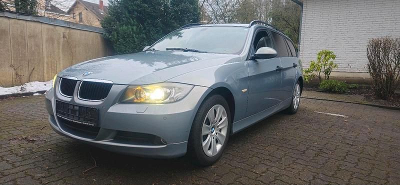 Grau Gebraucht 2007 BMW 320 Kombi | 2.750 € (Superpreis) - Bild 1/4