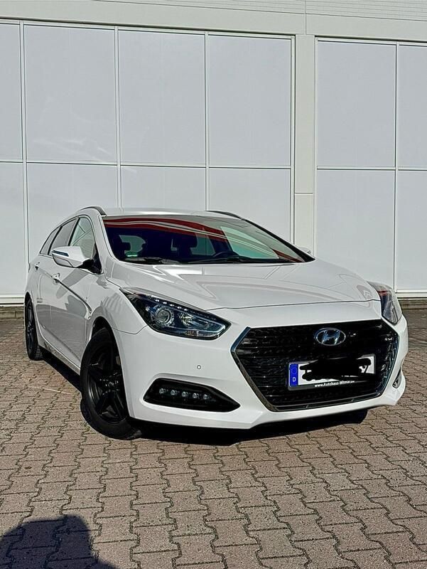 Weiß Gebraucht 2018 Hyundai i40 Sport Kombi | 13.500 € (Fairer Preis) - Bild 1/4