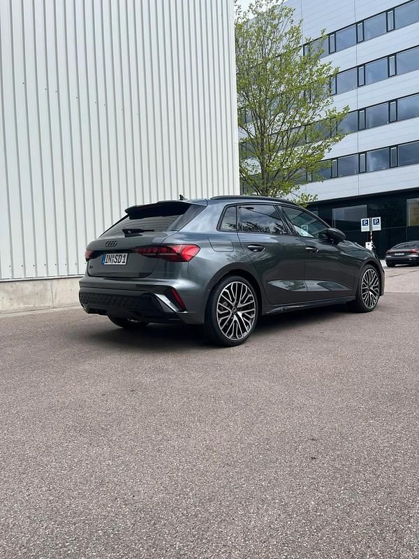 Gebraucht Audi A3 Sportback S-Line 150 PS (110 kW) 2024 Grau Kleinwagen