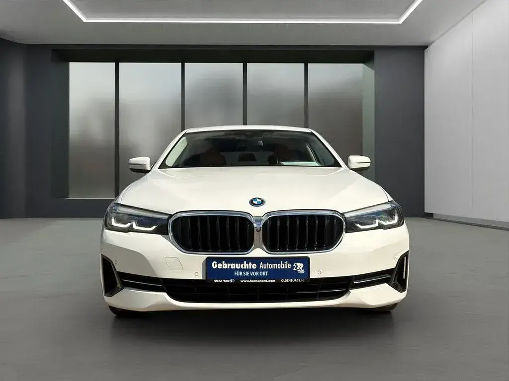 Gebraucht BMW 530 Sport Line 292 PS (214 kW) 2022 Weiss / alpinweiss Kombi