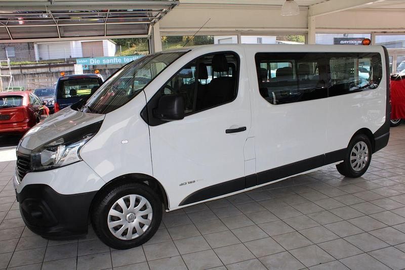 Second-hand Renault Trafic 125 CP (91 kW) 2017 Alb Monovolum